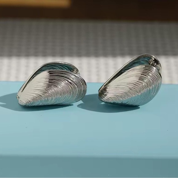 Silver Heart Shaped Earrings. - Picture 3 of 4